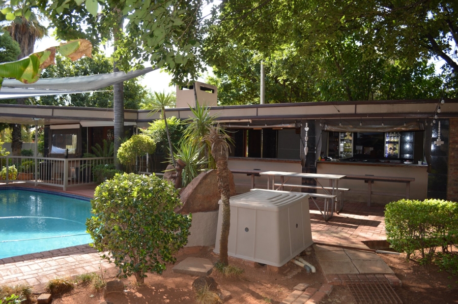 8 Bedroom Property for Sale in Flamwood North West